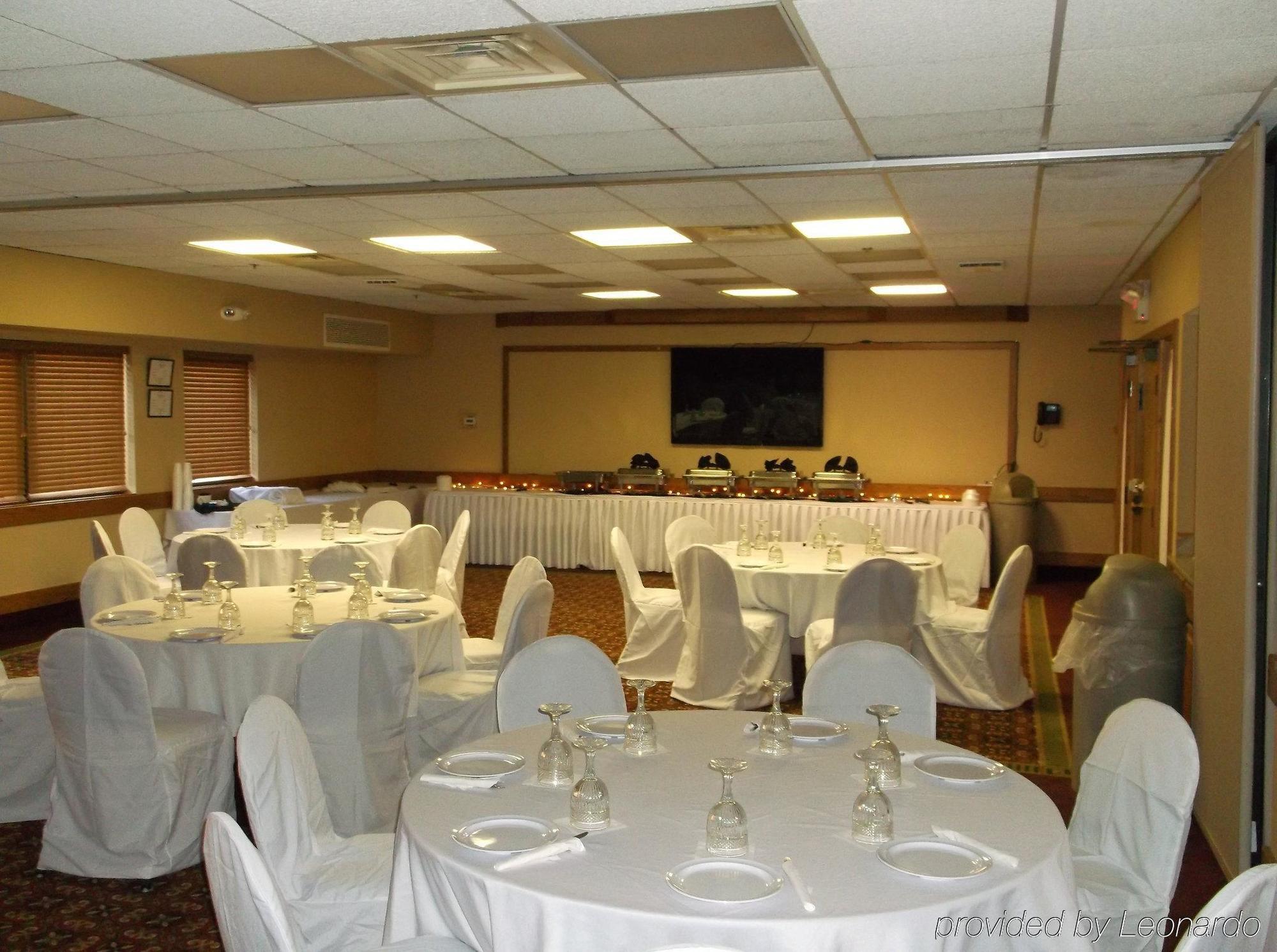 The Carlton Lodge Adrian Restaurant photo