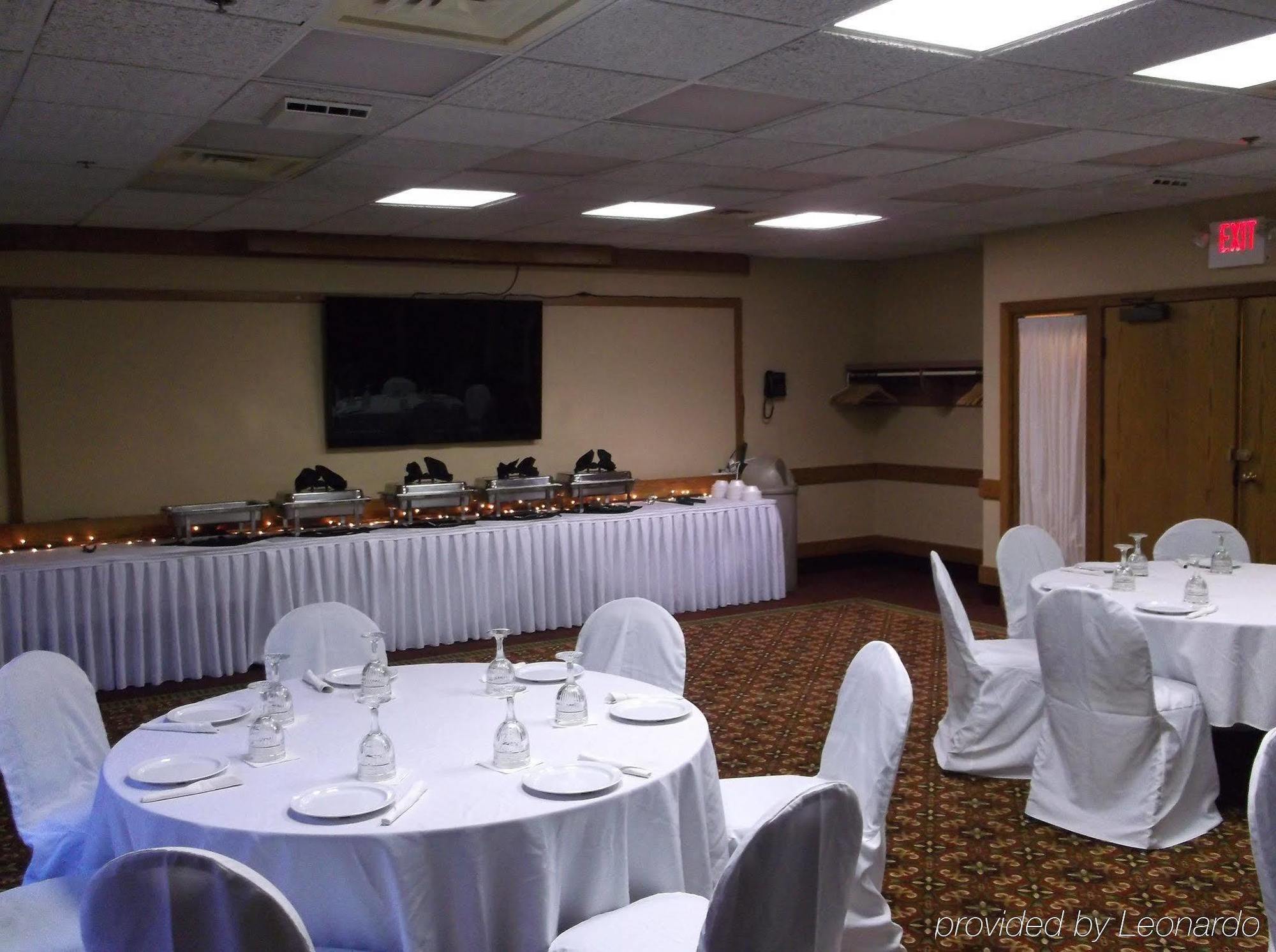 The Carlton Lodge Adrian Restaurant photo