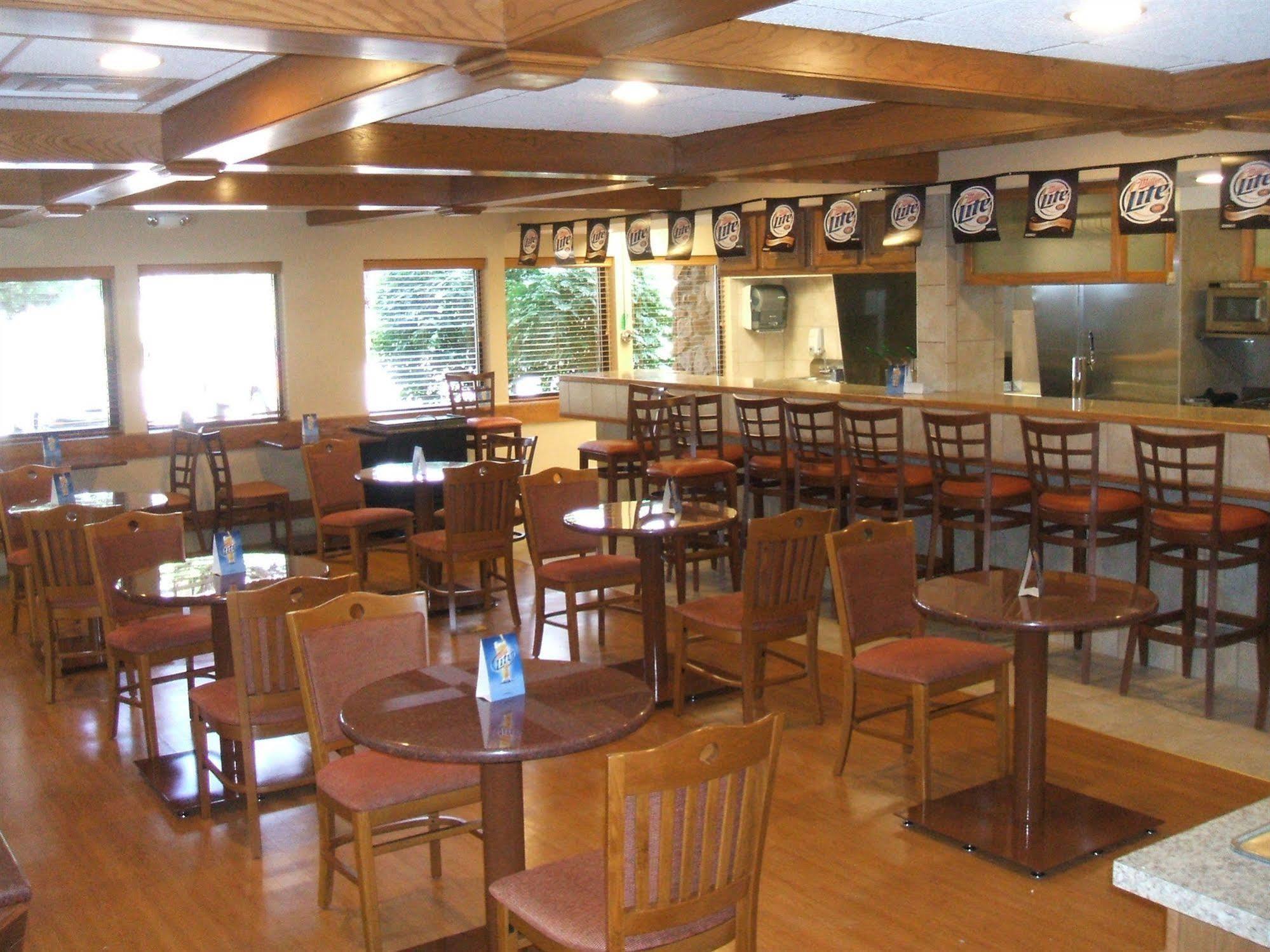 The Carlton Lodge Adrian Restaurant photo