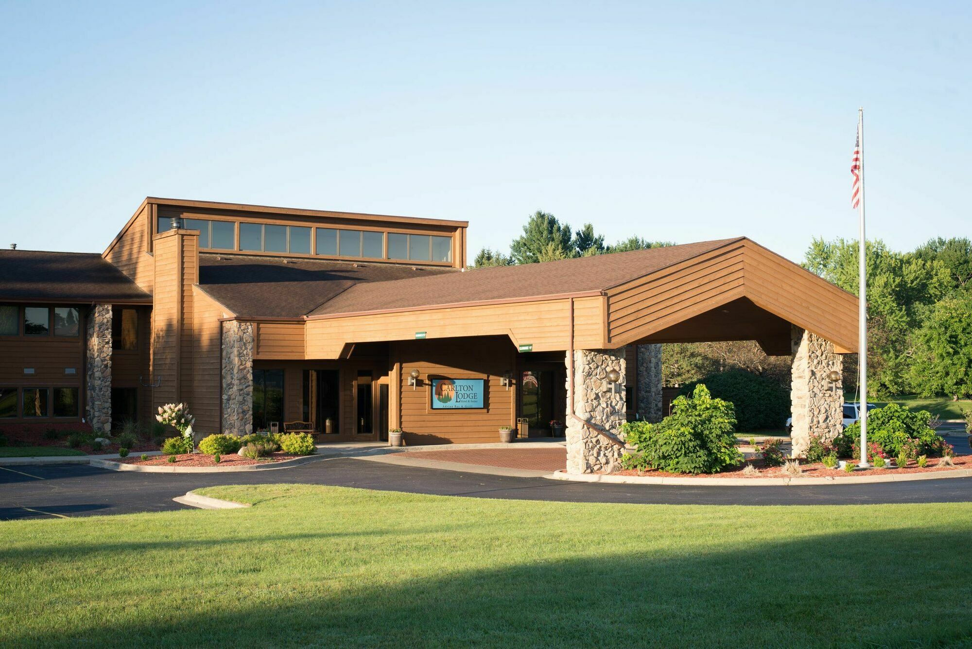 The Carlton Lodge Adrian Exterior photo